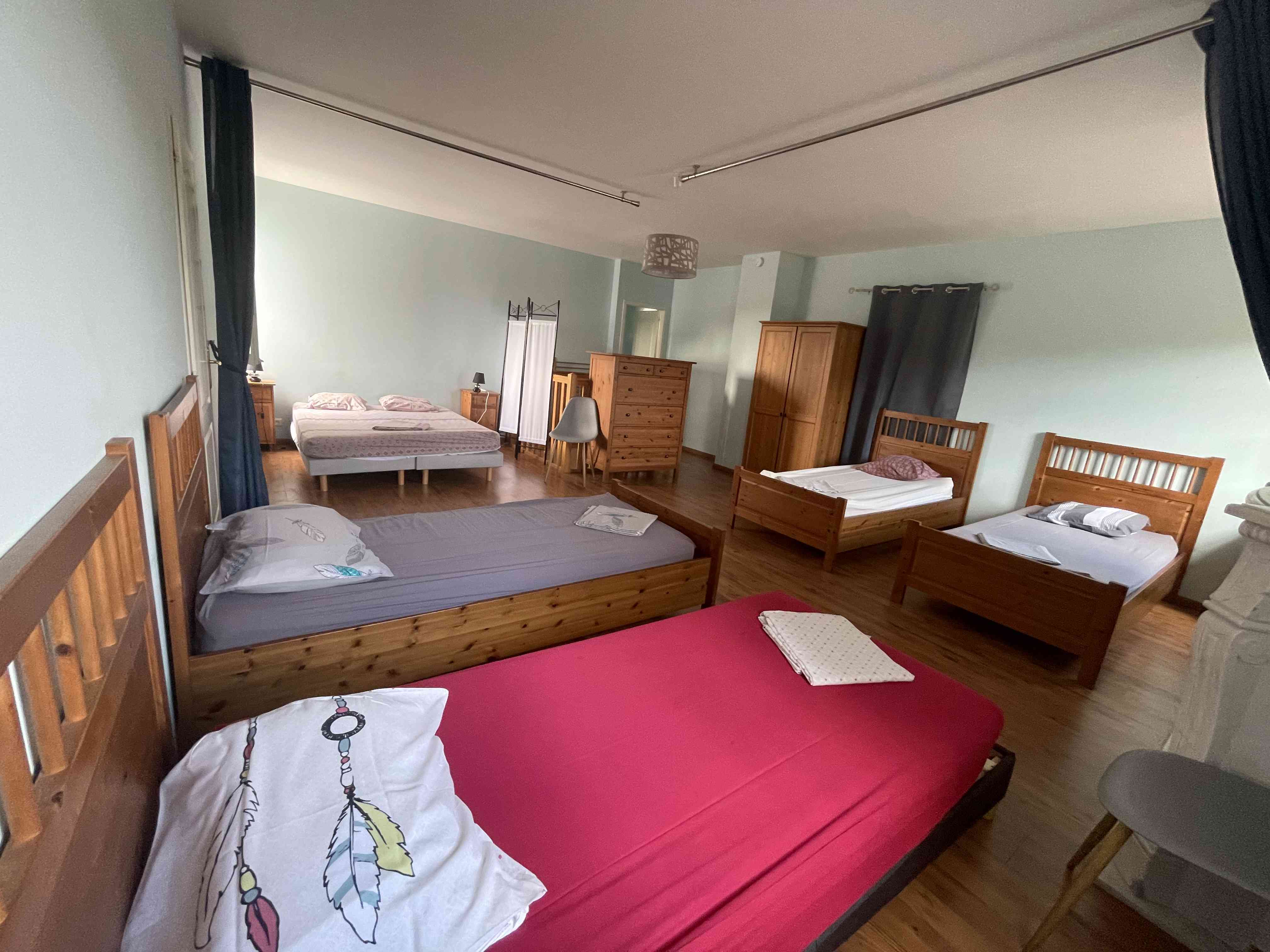 Chambre en annexe de La Part des Anges, à l'étage, divisée en trois espaces
