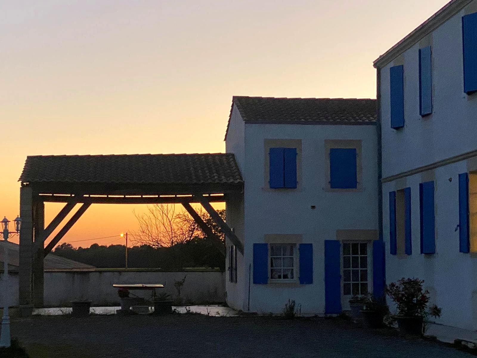 La propriété au coucher du soleil